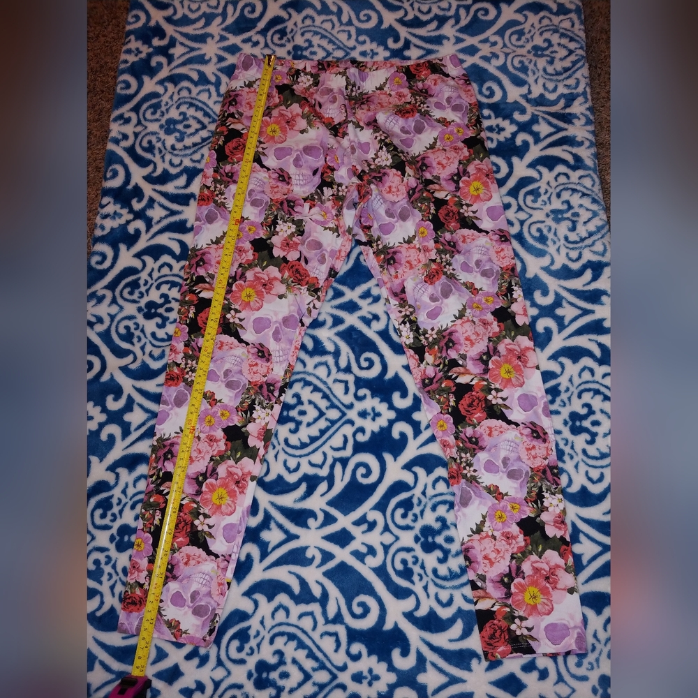 No Boundaries leggings. Size Lg 11-13 Skull with flowers.